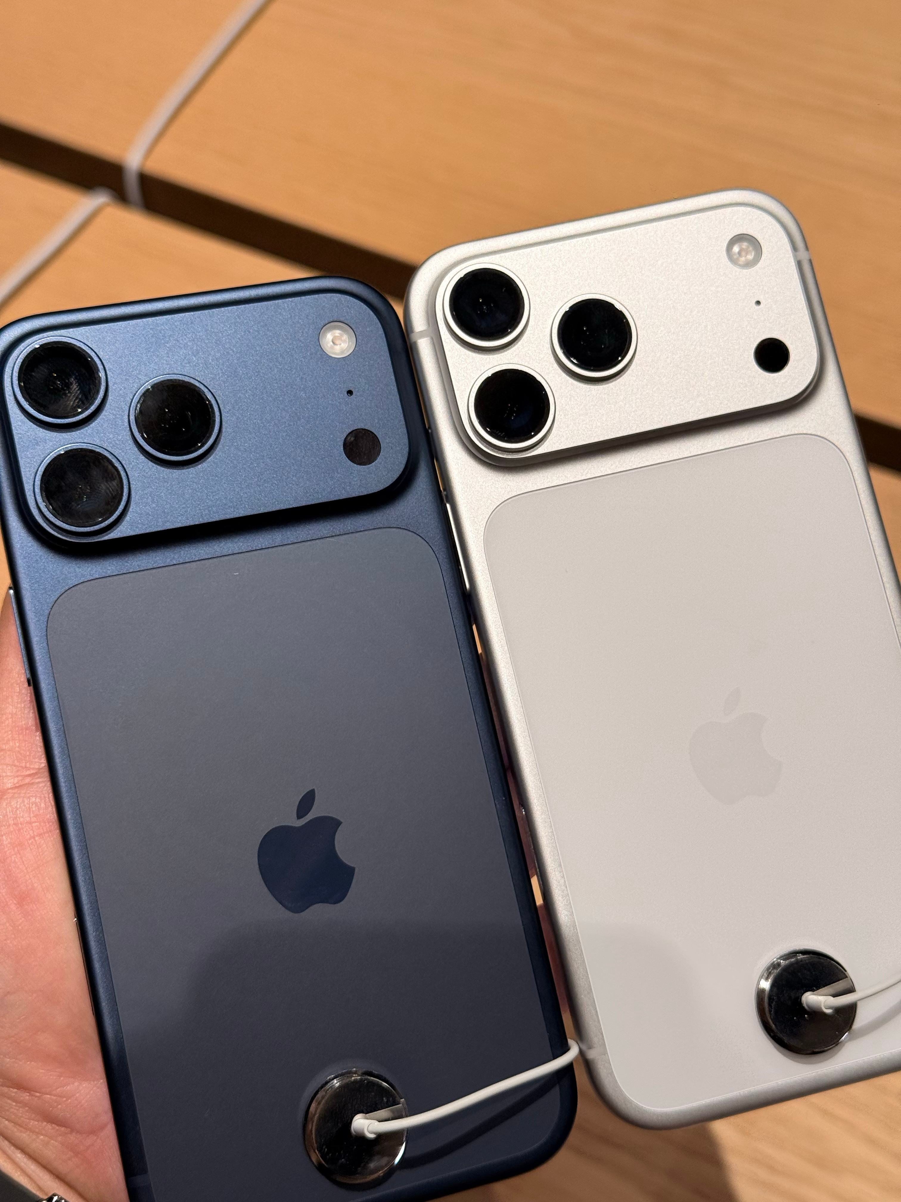 最近发现身边好多朋友换了iPhone17而且大部分都是Pro系列平时在餐厅、商场