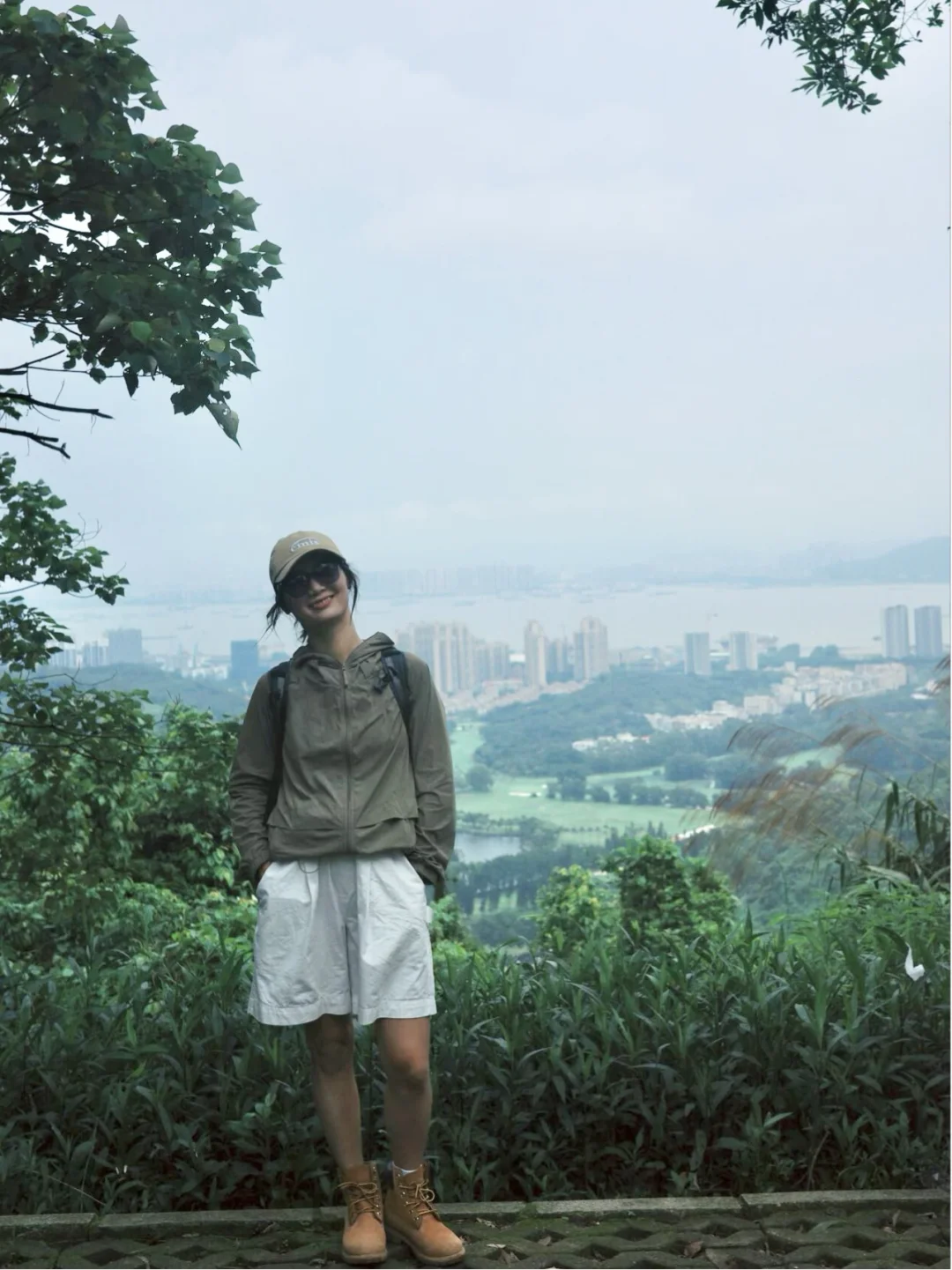 做好防晒 🌞徒步28°C的森林🌳