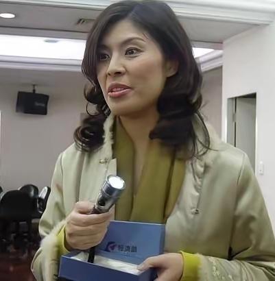 “蓝营铁票区”一夜变天，不是吵架吵赢的，是莲雾卖出去的。说的就是台湾屏东枋