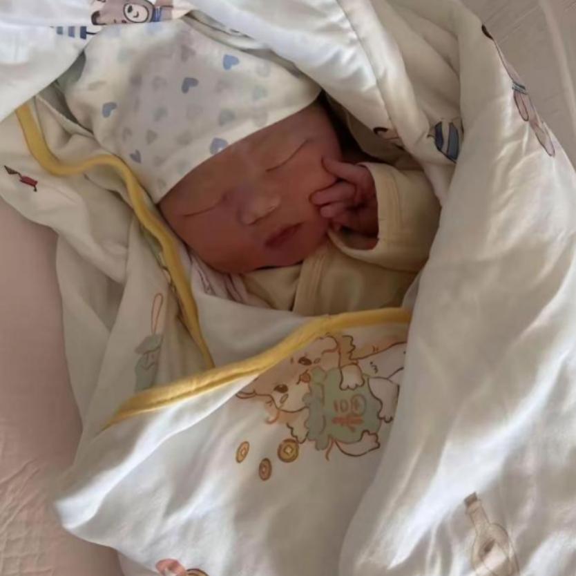 太吓人！花8800元请来的月嫂，竟然做出这种事！宝妈坐月子和丈夫同住，月嫂