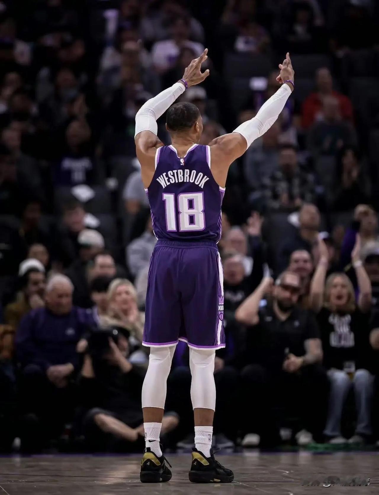 为什么威少每次打杜兰特都玩拼！拿顶薪被喷高分低能，拿底薪被喷没球队要。有