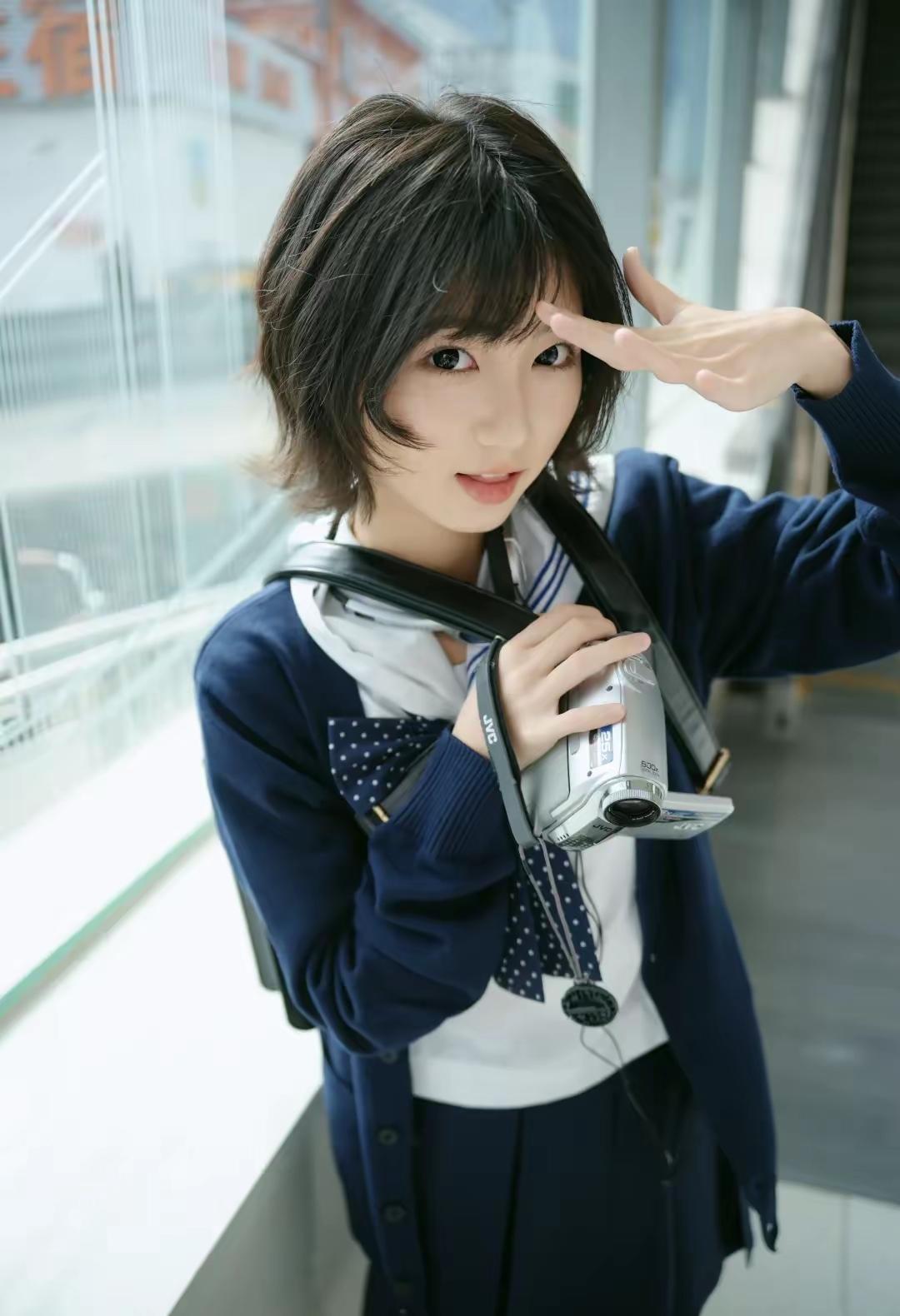 黑白，灰白，浅灰色都是很好的搭配风格