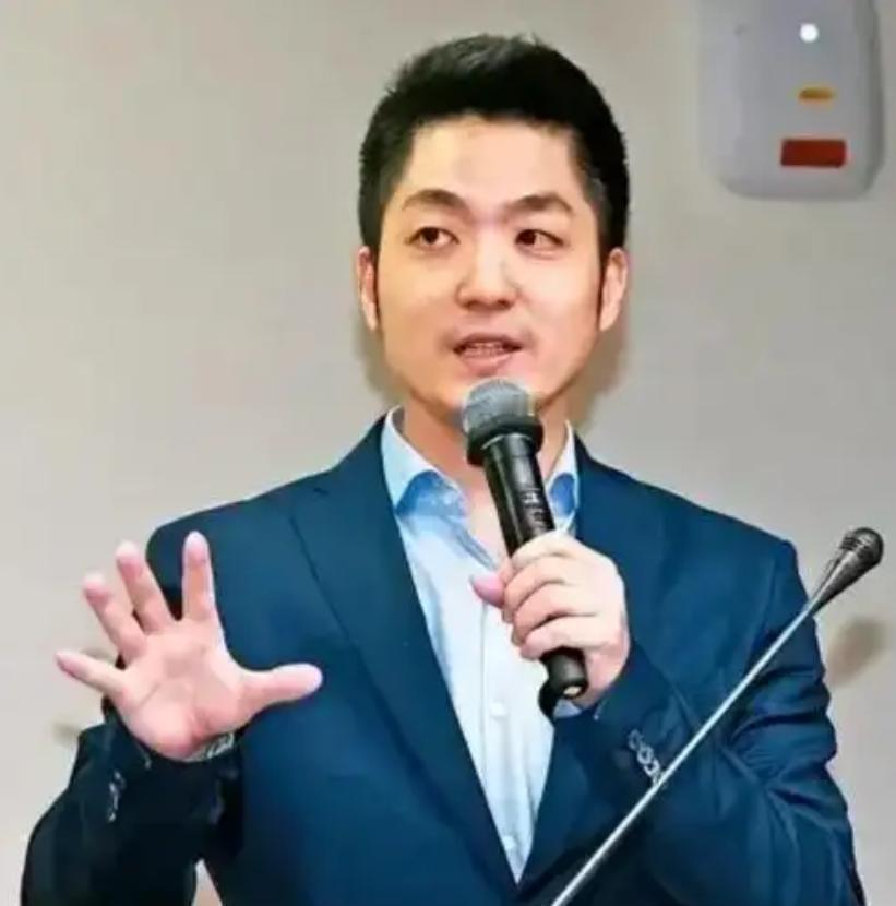 反转太快了！此前还拒不承认中国人身份的台湾省台北市长蒋万安在2月5日表态，两岸之