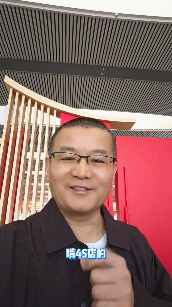 我是见过啃老的，头一次见啃4S店的。这次我选择站在车主这边，因为比亚迪那边实在是