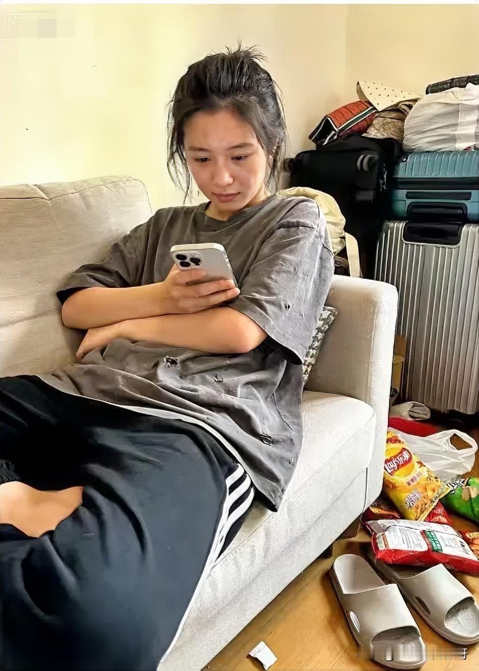 有像我这样的妈妈吗？孩子二大了不知道她成绩怎么样？大二的女儿终于风尘仆仆的