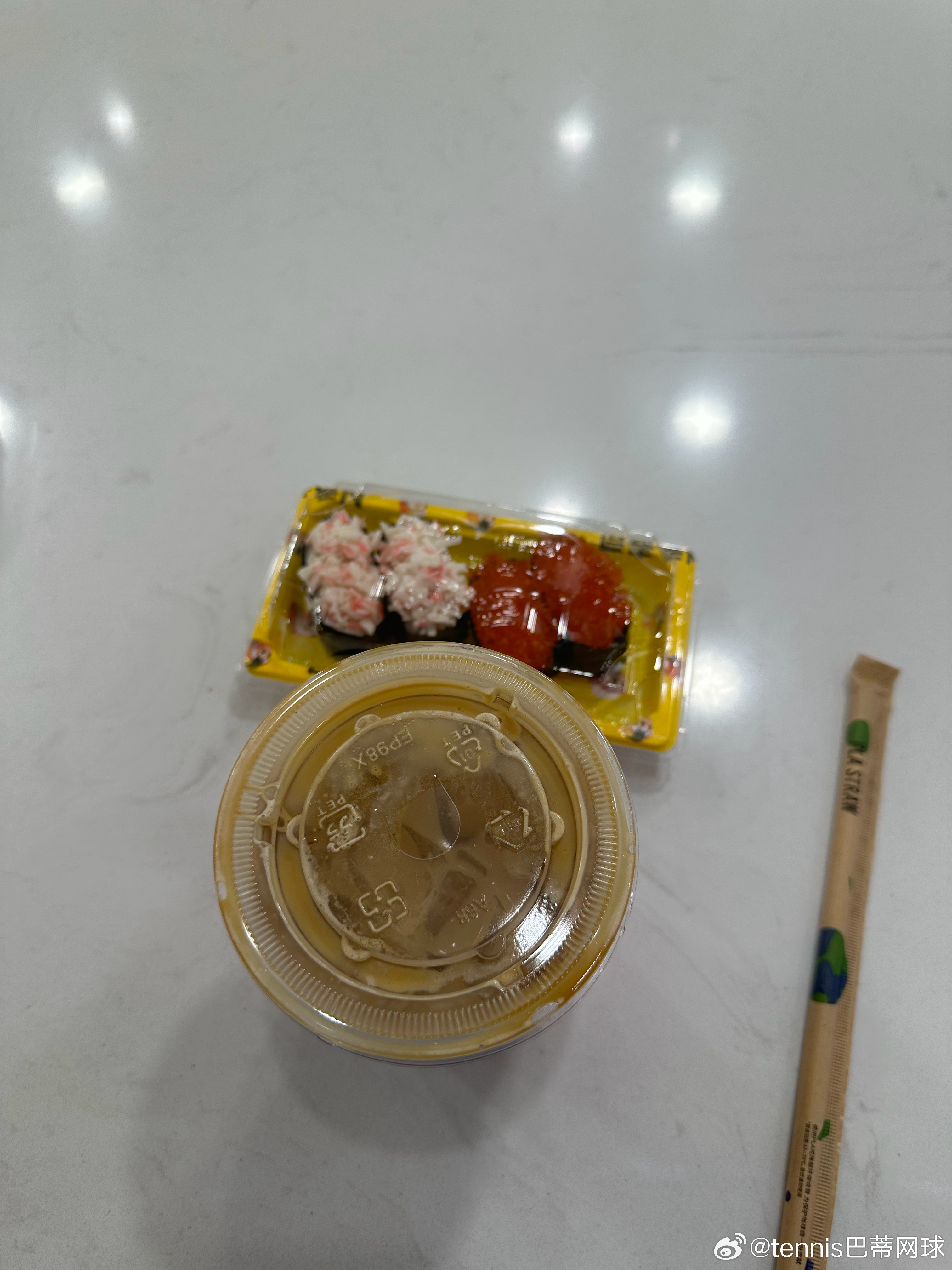 下午茶小黄油拿铁+n多寿司🍣下午茶时间