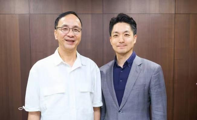 蒋万安会见朱立伦，相约725大事，侯友宜不装了，绿营一人退党针对“毒油”事件