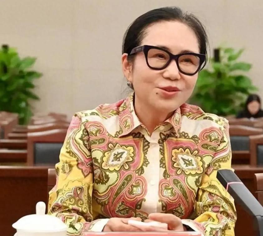 周晓萍的省人大代表身份，目前并没有因为星宇股份这场风波自动消失。这一点，很多人