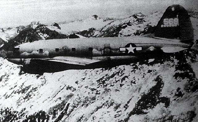 为什么飞机宁愿绕路，也不从西藏上空飞过？上世纪40年代，驼峰航线在战火中艰难