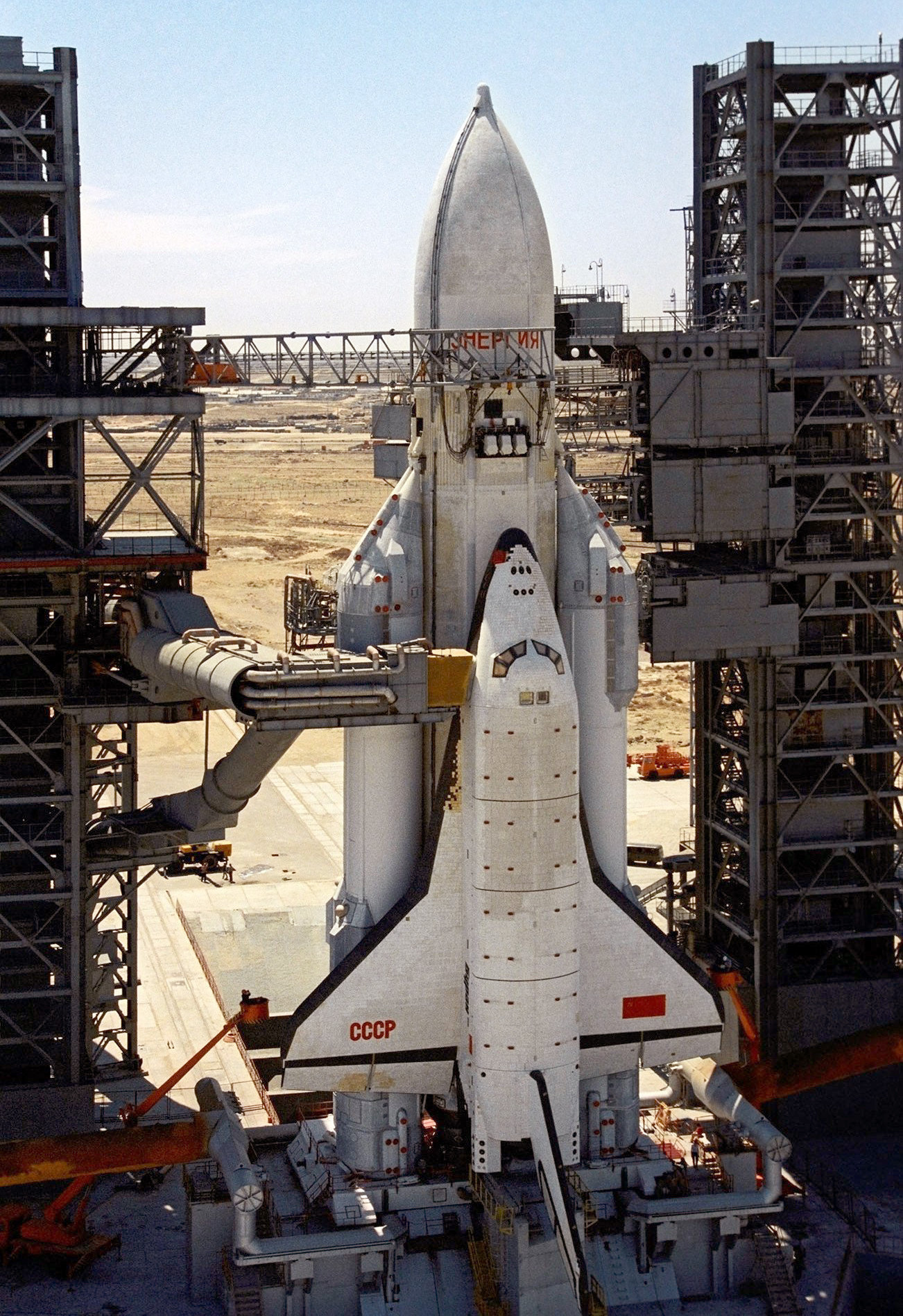 苏联的“能源-暴风雪”号航天飞机。这是苏联在冷战后期（1980年代）为了应对美国