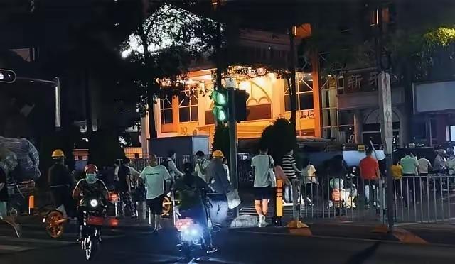 中国人容易被电诈盯上是有原因的，一位越南人曾经告诉我：一个14亿人口的大国，几乎