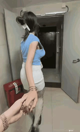 非要拉着我看他家猫不知道啥意思