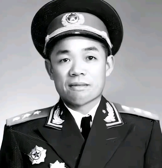 韩先楚在抗战时，担任过八路军344旅代理旅长。他在任时，与政委搭档黄克诚关系紧张