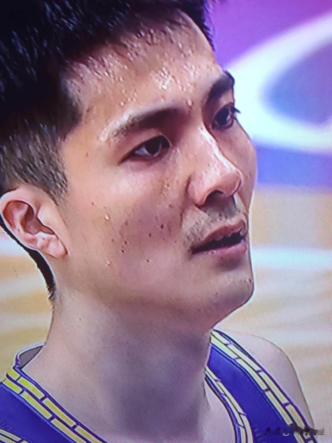 今晚（周四）7点35分，CBA常规赛有五场比赛，央视体育频道转播比赛，请你不要错