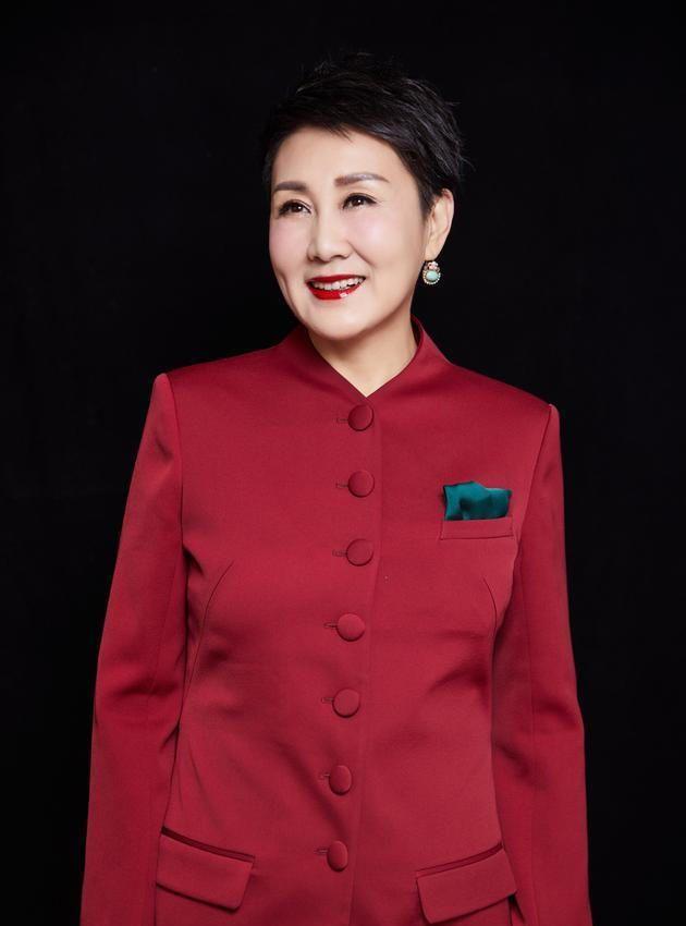 演员张凯丽说，我跟婆婆相处，就一个原则，互不干涉，她喜欢收拾家务，做饭，我就躲远