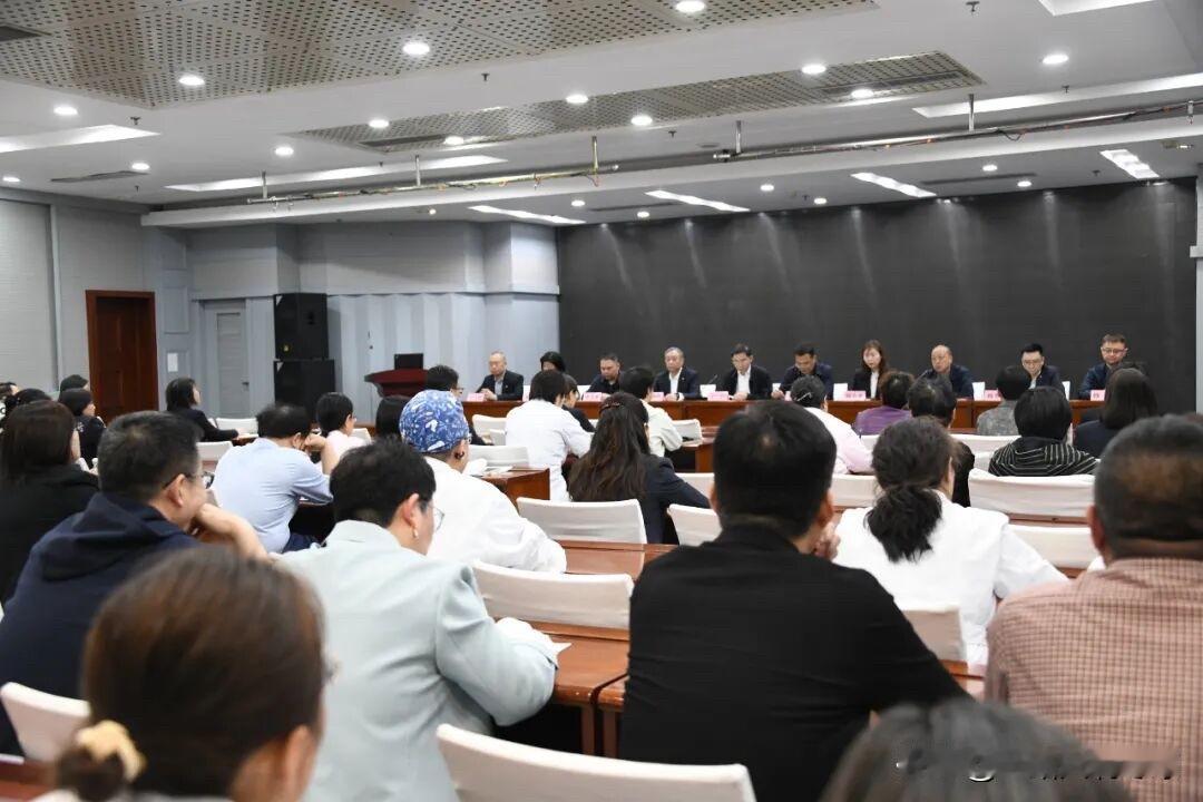 4月21日河北大学附属医院/临床医学院召开中层干部会议：宣布李靖华任河北大学附