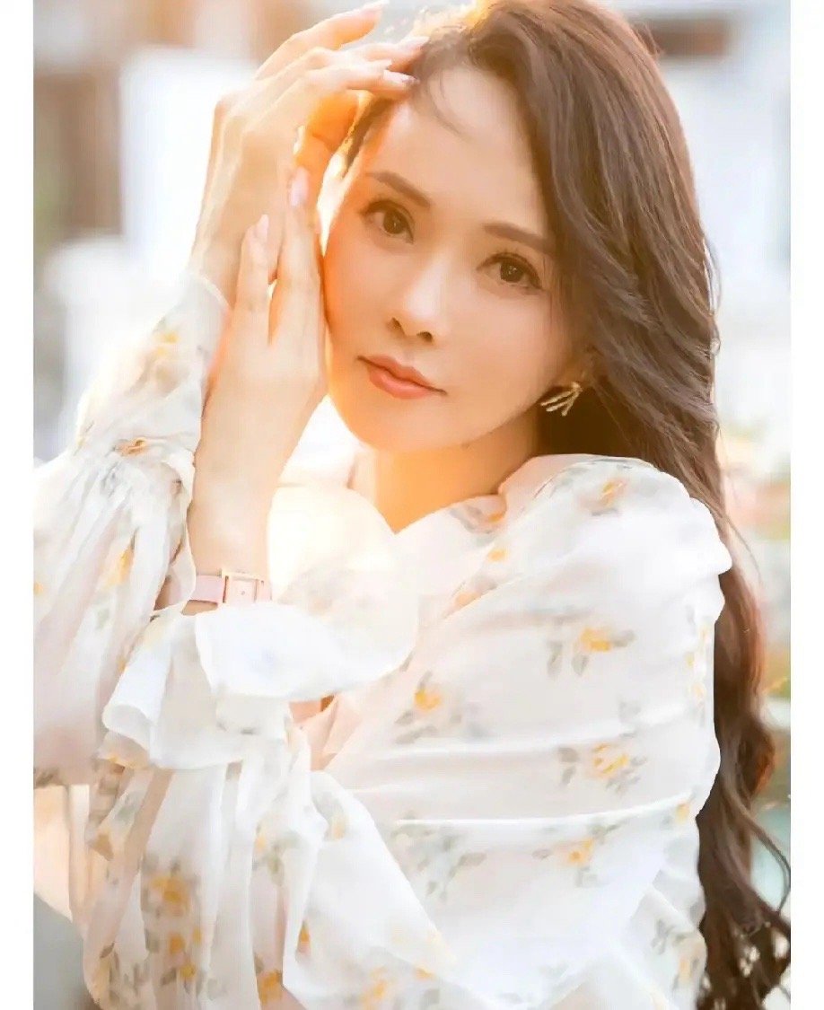 伊能静漂不漂亮我不评价但有一点，你不得不承认，伊能静这个人内核太稳了，人格魅力太