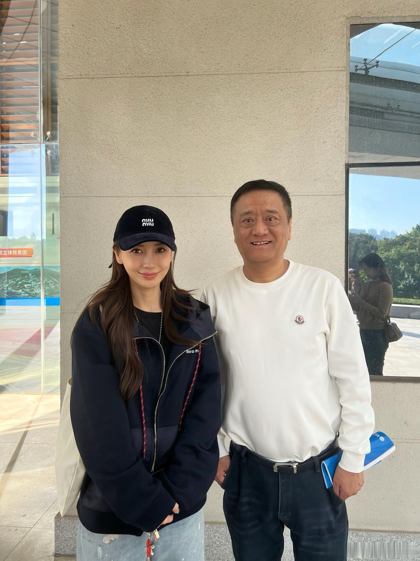 Angelababy出席广电培训angelababy还去了广电的培训诶，状态看起