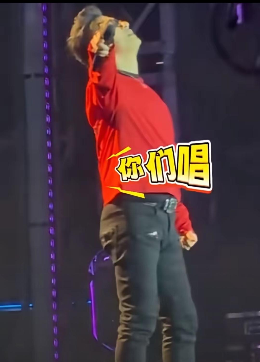 现在全⽹最后悔的人,应该就是热搜上的汪峰了,他现在后悔啊,如果他⼀开始