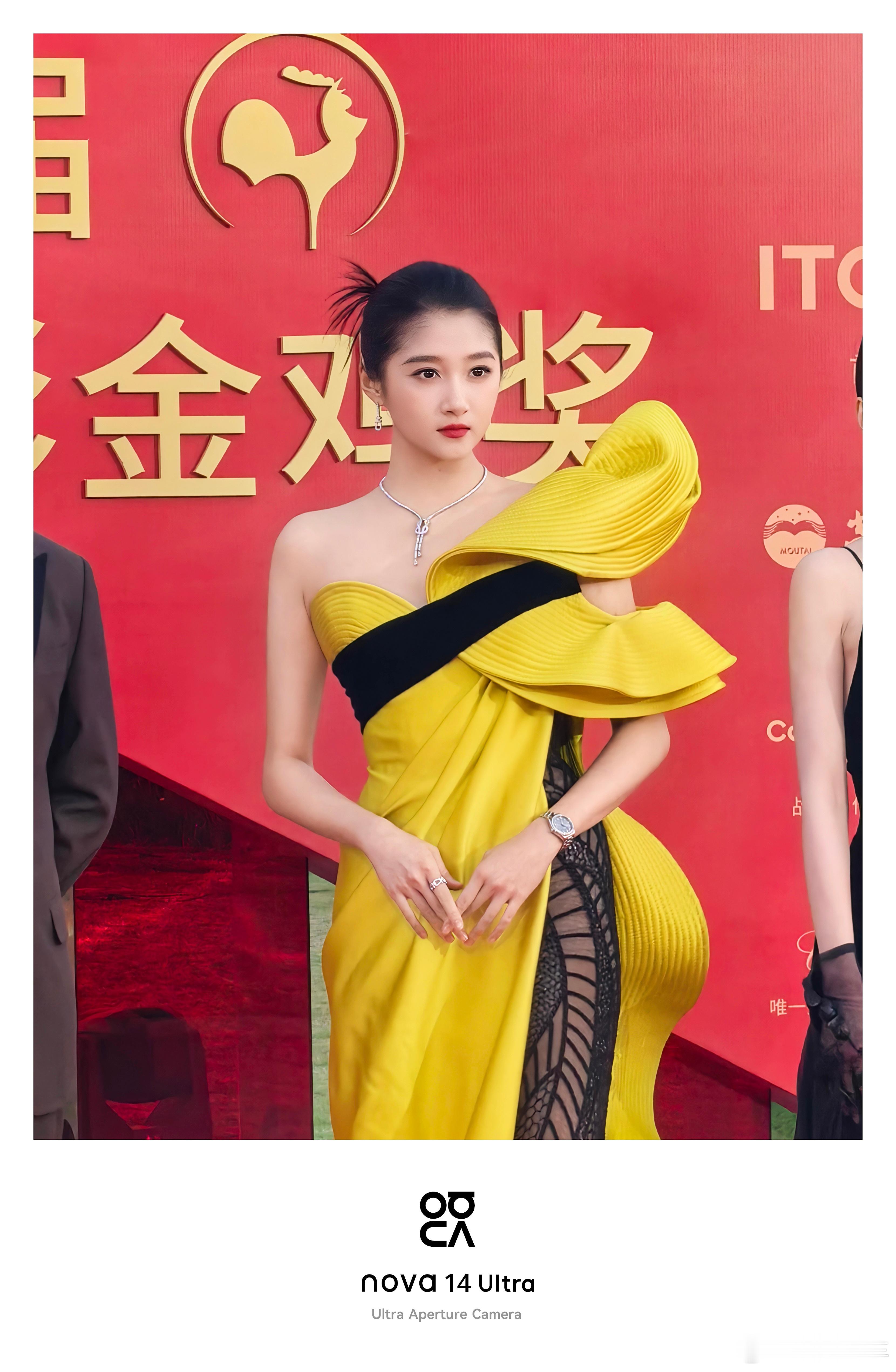 红毯最能考验一个手机的摄影能力，这里灯光复杂而且闪光灯很多，晓彤在红毯的表现力一