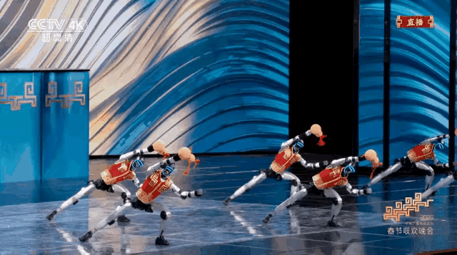 今年春晚，老公比我看得更认真，全程盯着机器人，因为他过年全仓买了机器人股。