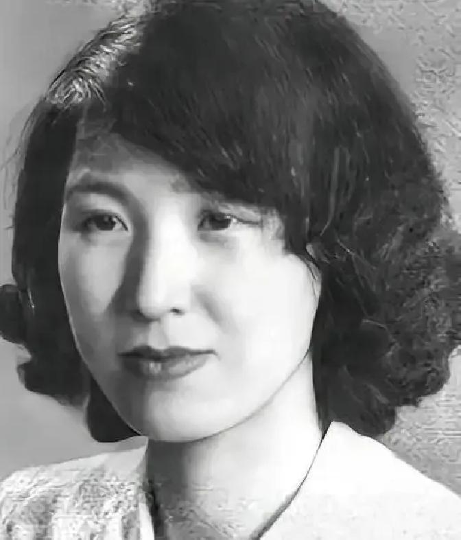 1956年，李玉琴探监时与溥仪同房，11年来第一次。第二天她哭着说：我要离婚
