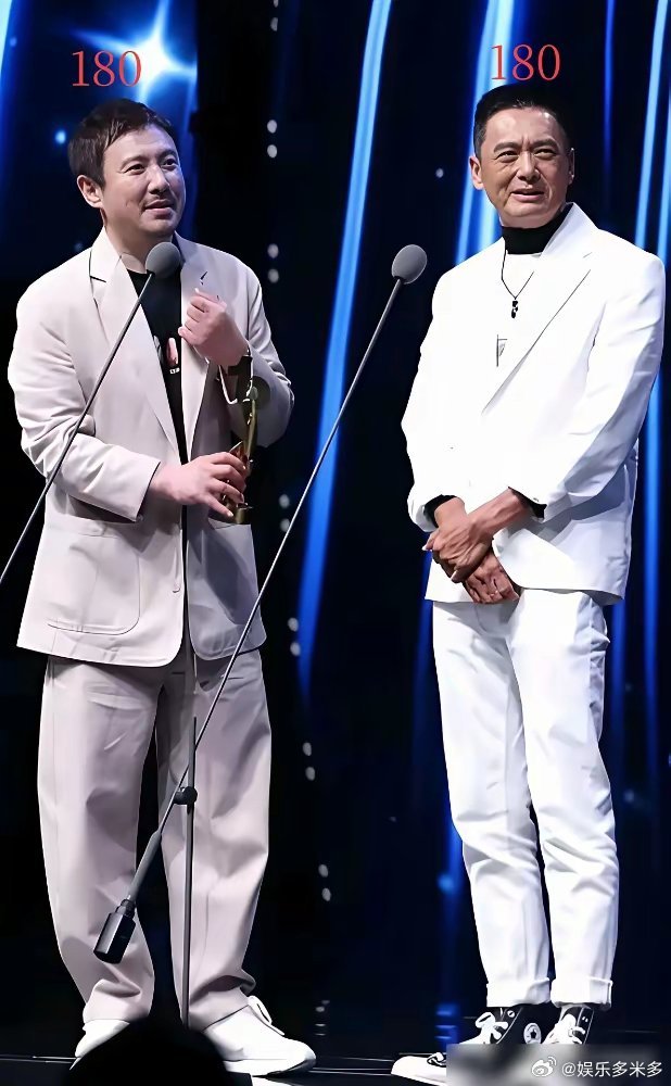 别信那些明星的官方身高，我告诉你，都是障眼法。同样是180cm，你看周润发，嘴