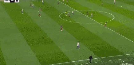 巴萨的造越位协同差，以至于很怕后排前插，这个问题半年也没有解决。第一步：中间放一