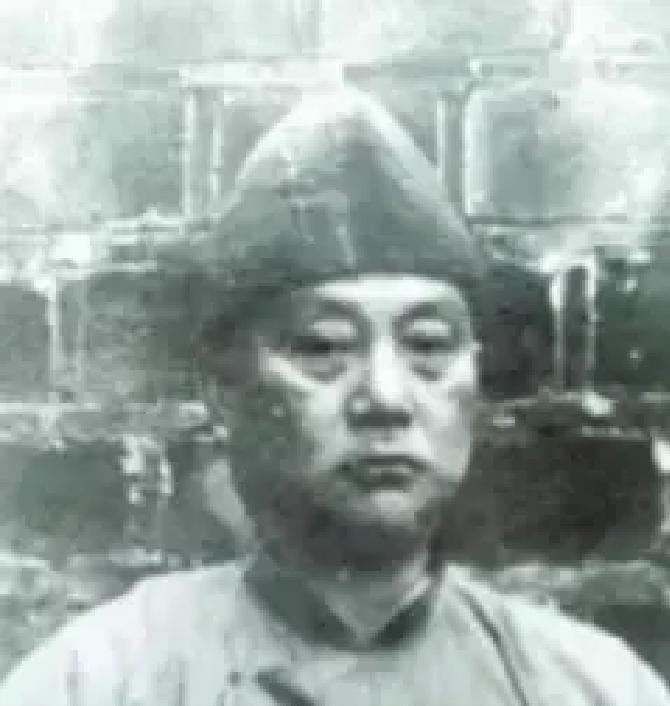 1950年，昆明一处刑场上，国军中将周磐已经站到了枪口前。临到执行前，他突然喊停