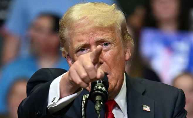 周四的报道说，美国航母林肯号和整个航母打击群已经离开其在南海的位置，驶向中东。一