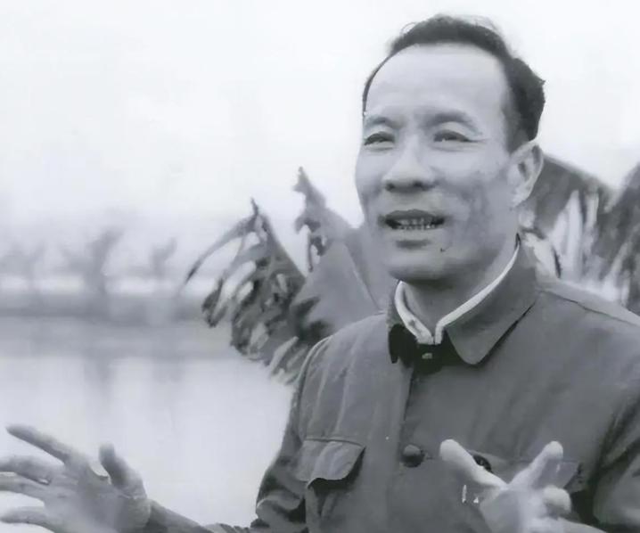 1990年，广州市市长黎子流刚刚上任，就遭遇汇丰集团逼债，被要求：“限期7天，归