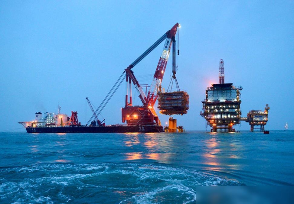 南海底下藏着数不清的石油和天然气，这些黑金色的宝藏静静地躺在海底，就像个巨大的聚