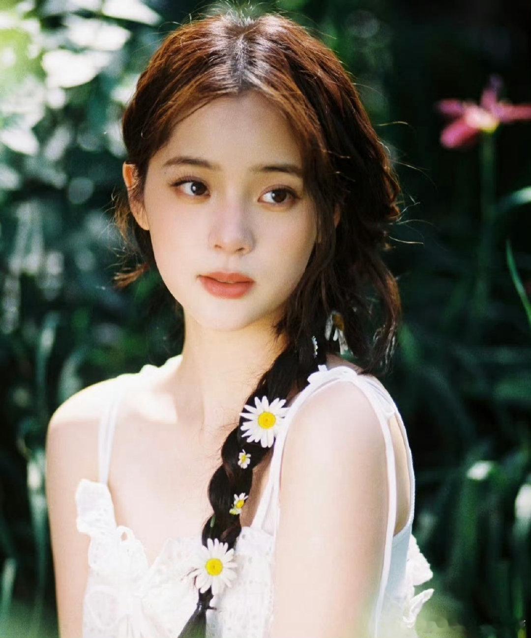 欧阳娜娜我认真搞音乐的女儿回来了欧阳娜娜《暮色森林》舞台太惊艳！没了角色束缚，