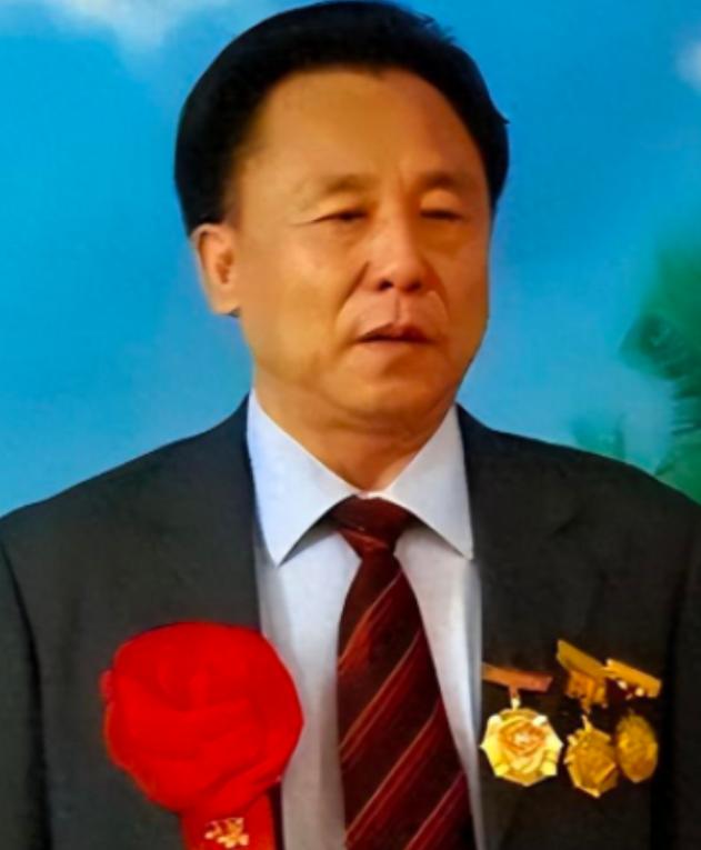 包养10名情妇，生下11个私生子，75岁还在拼命生娃——湖南“土皇帝”倪福林的荒