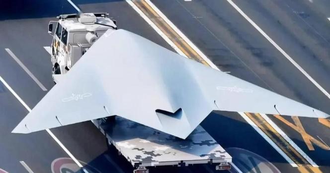 突发重大新闻！攻击-11隐身战斗机，官宣服役了！中国的空军装备，最近又整出了