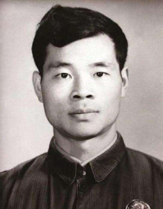 1982年6月16日，医生根据罗健夫的遗愿剖开了他的遗体，结果震惊发现，他全身都