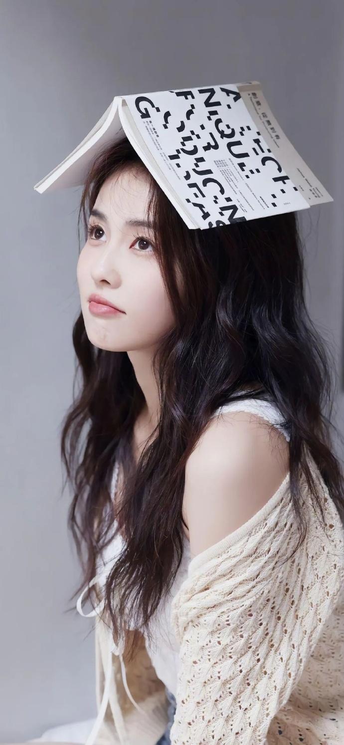 1.白鹿现在很介意和张凌赫捆绑在一起，俩人当年分手挺不体面的，分手后张凌赫还曾