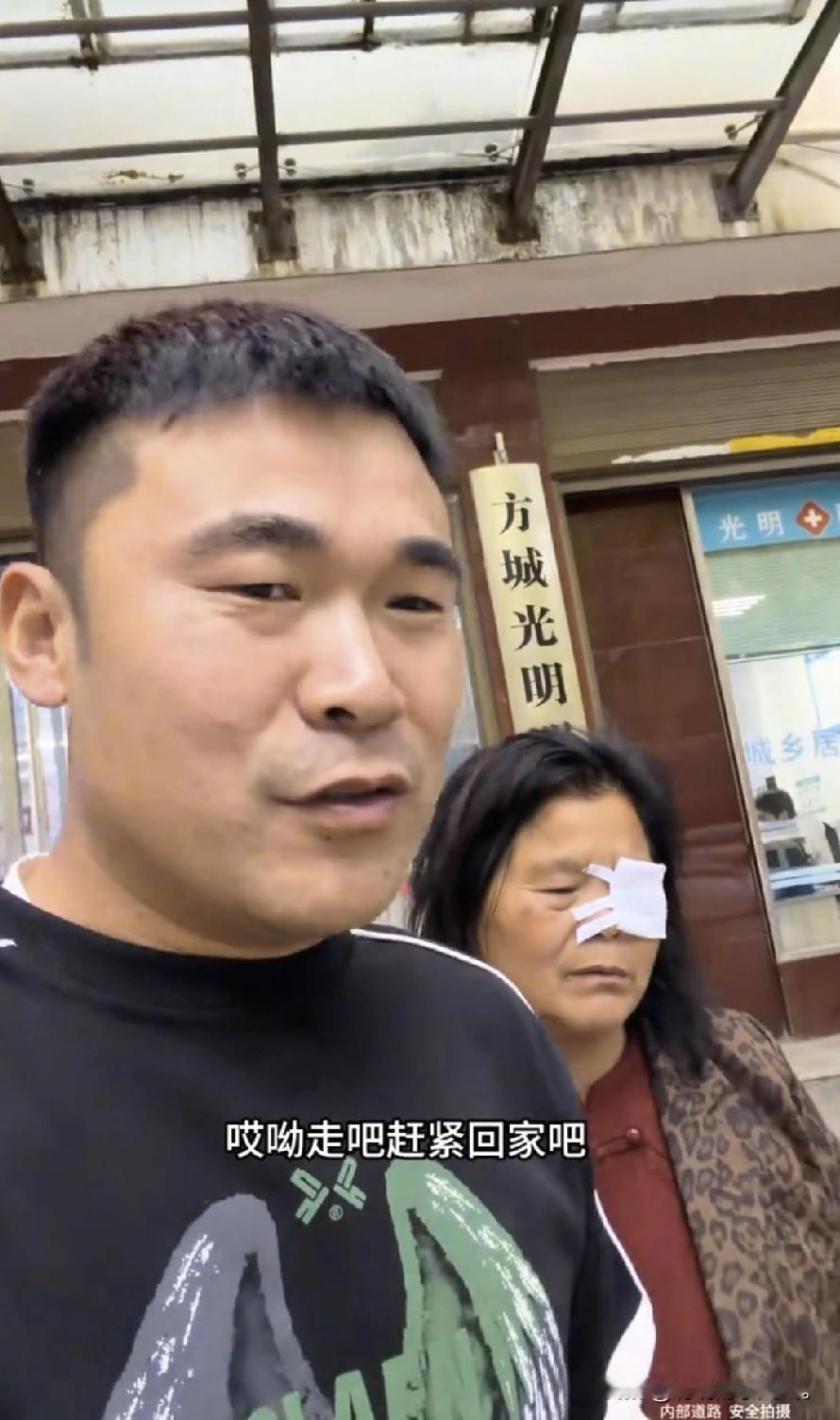 小乡村的故事！阿杜视频里这番操作，又把老壳子的眼捂上了。半熟这样