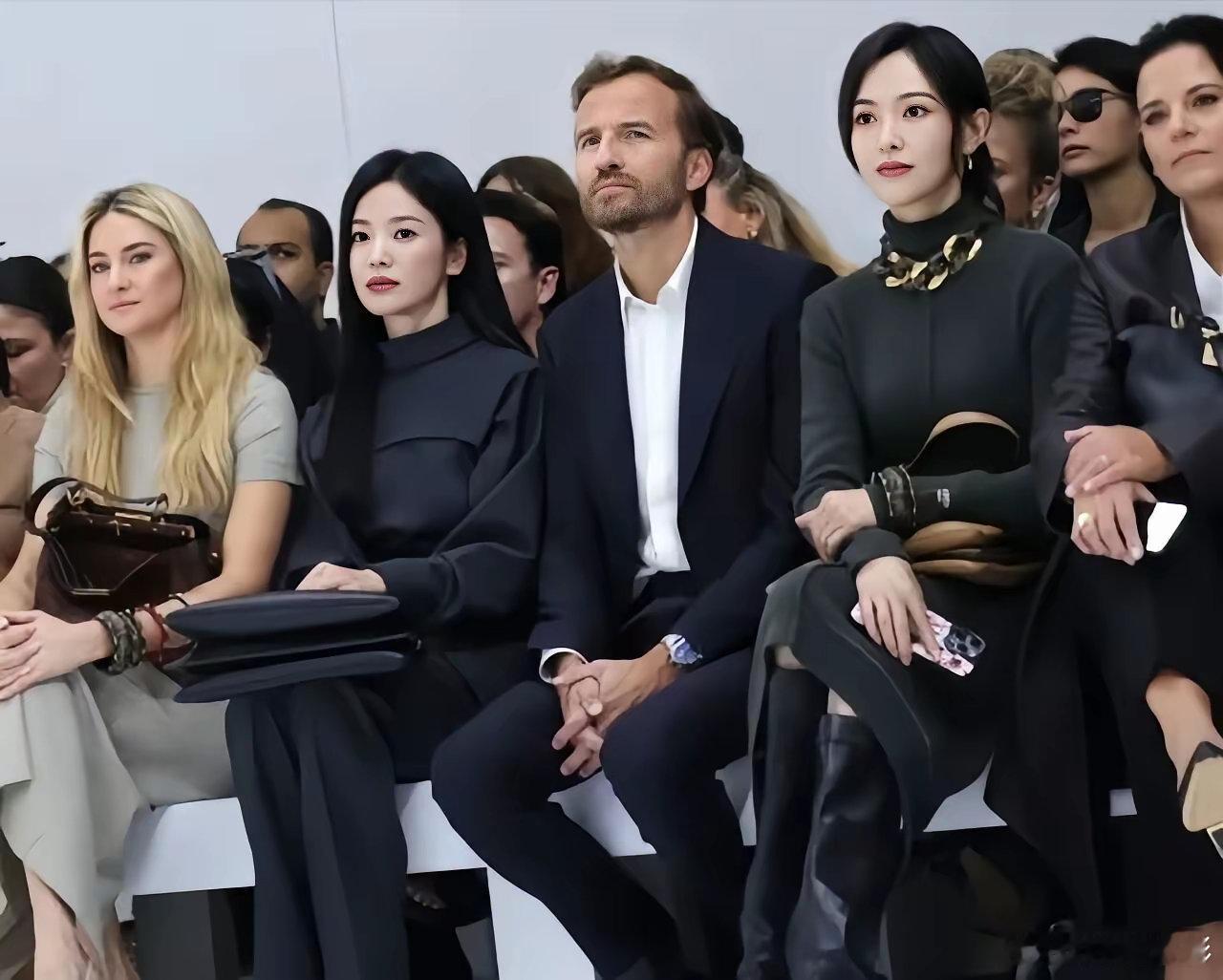 真没想到，唐嫣竟然比宋慧乔还漂亮！​宋慧乔，韩国国民女神，当年出演韩剧《蓝色生死