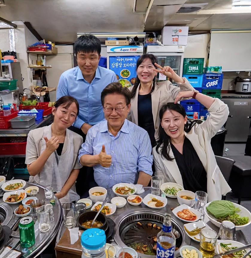 又下馆子了！韩国总统李在明自上台以来多次因为吃引发关注，当地时间7月12日，李在
