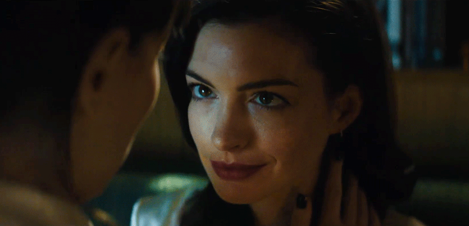 安妮·海瑟薇和达科塔·约翰逊在新片《不存在的罪人》中“相爱相杀”噩梦之吻👿海