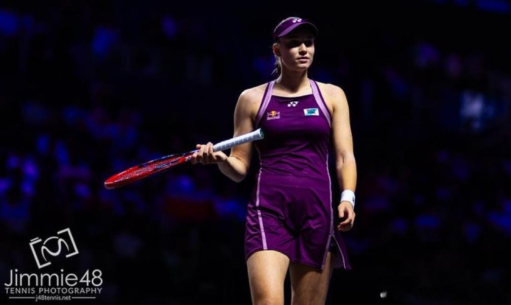 恭喜🎉莱巴金娜小组第一出线！阿尼西莫娃逆转了凯斯，这样她将在最后一轮和斯瓦泰克