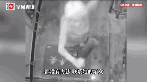 “离了个大谱！”7月23日，江西抚州，一位8旬老太半夜不睡觉，竟拿着菜刀到楼上砍