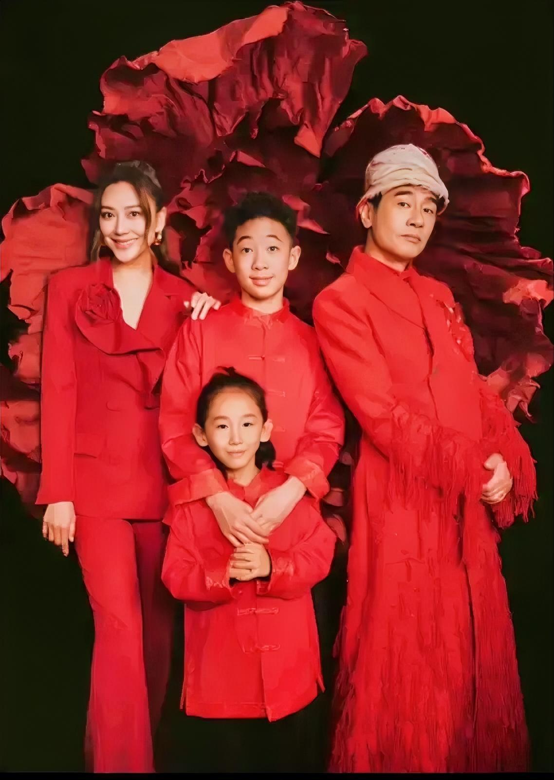 看完陈小春一家，我悟了：应采儿不是生了俩儿子，是养了仨“陈小春”。刷到陈