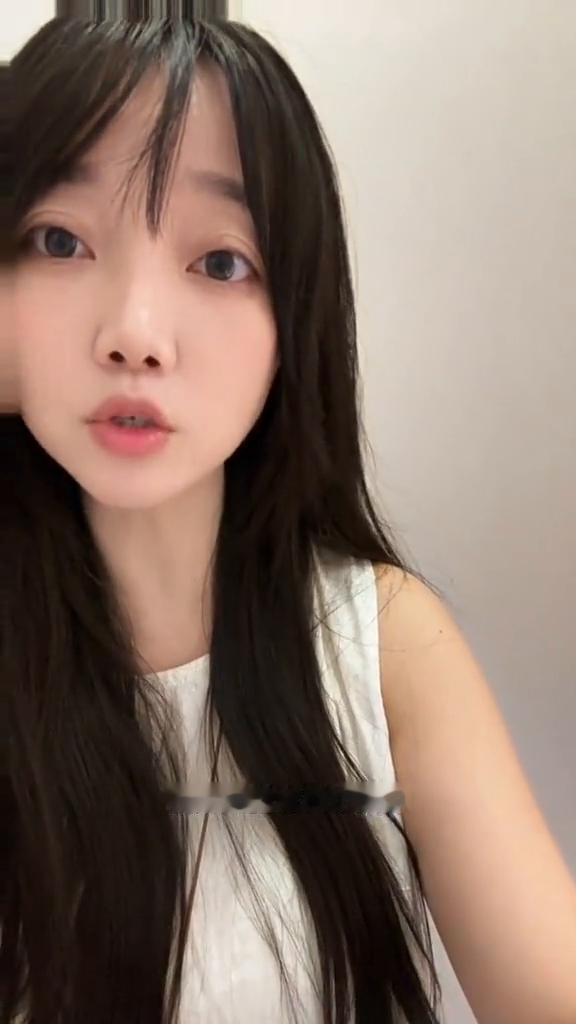 我挺不懂的，别人两个地板，今天来了个地贴，我也不走了。我已经吃了两个地板了，我还