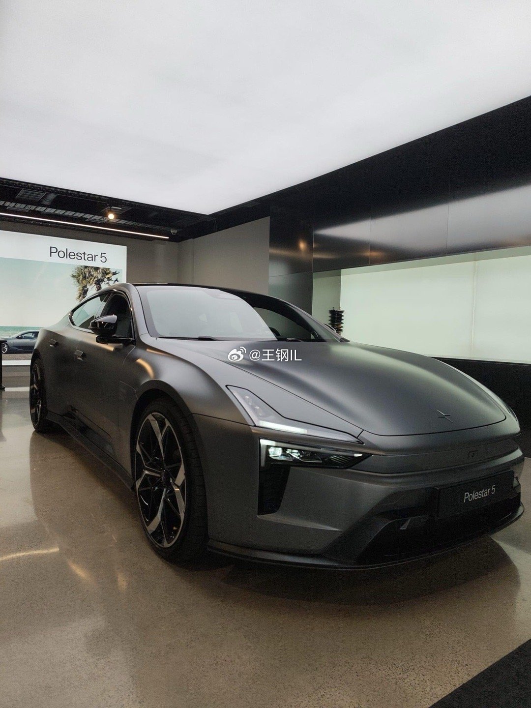 墨尔本首秀！Polestar5闪现SouthYarra。这台北欧纯电性能