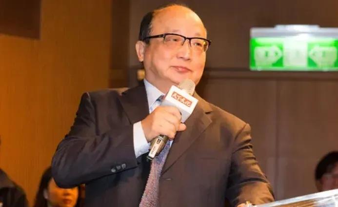 前台中市长胡志强发新书，韩国瑜到场祝贺。去年胡志强来到大陆访问时就已经没法自己