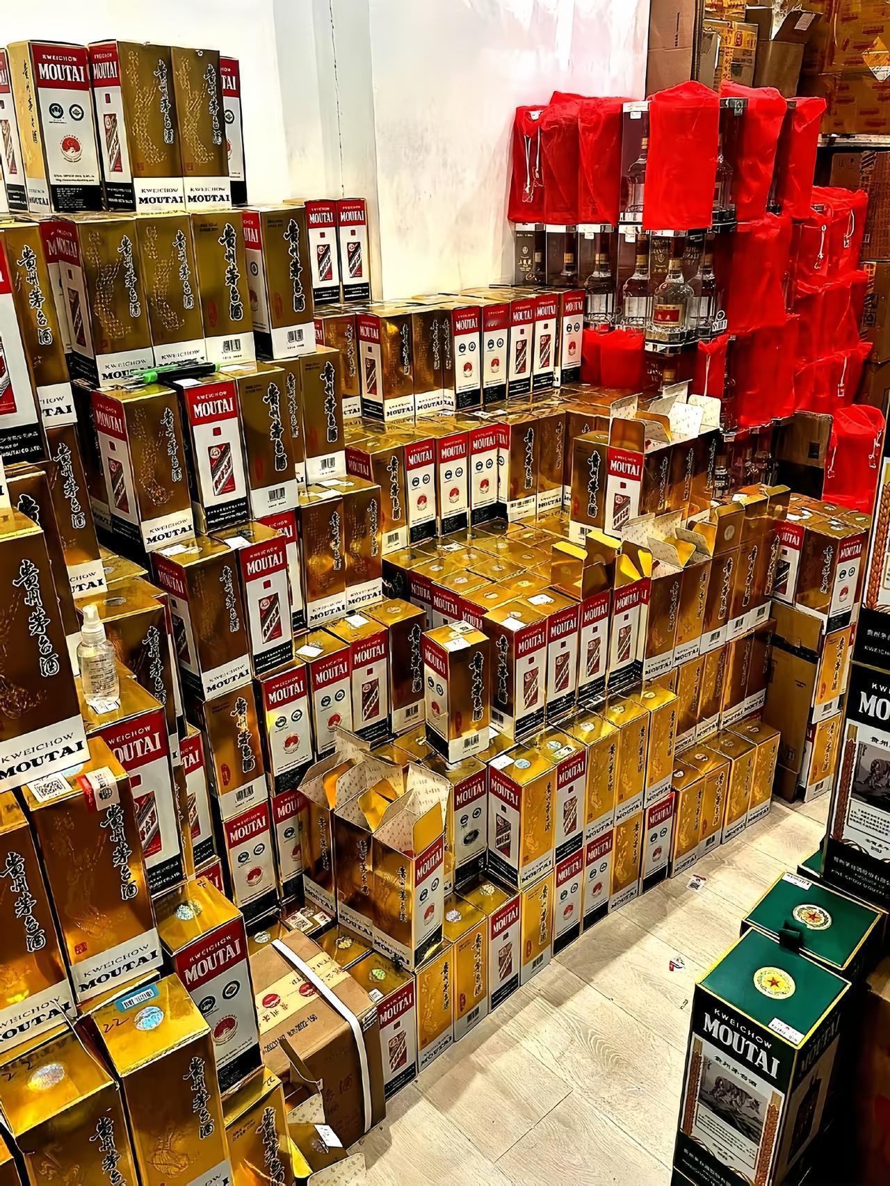 白酒过剩时代来了？年轻人不喝，50后戒了，60后喝两杯就喘，70后转喝枸杞