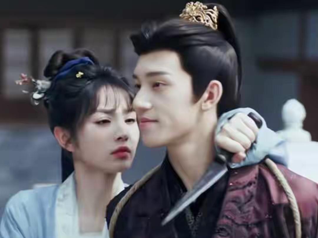 《逐玉》里随元青这角色是真邪门，没出场时单凭设定就炸了——年下世子黏着杀猪出身的