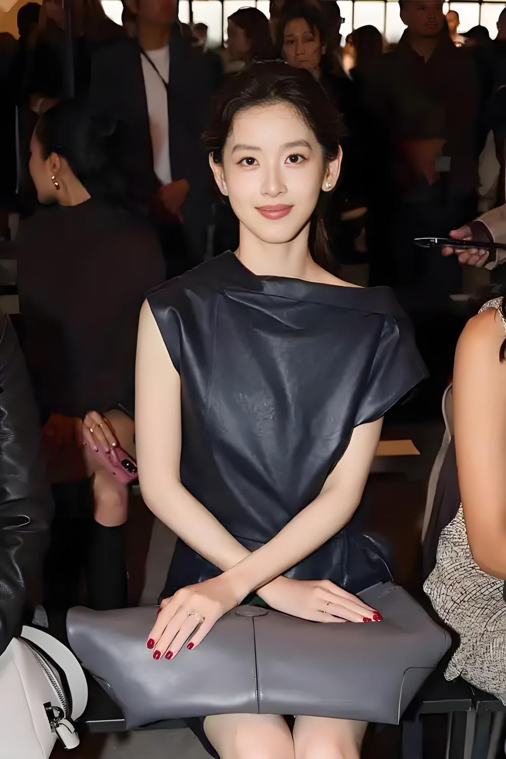 章泽天每天7点起床工作的自律生活，究竟如何影响她的职业生涯？章泽天，这位被誉